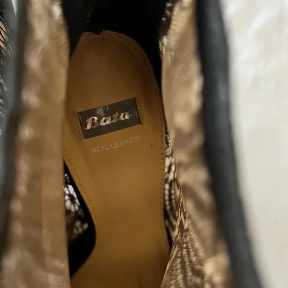 Mesh and lace ankle boots - Picture 9 of 10